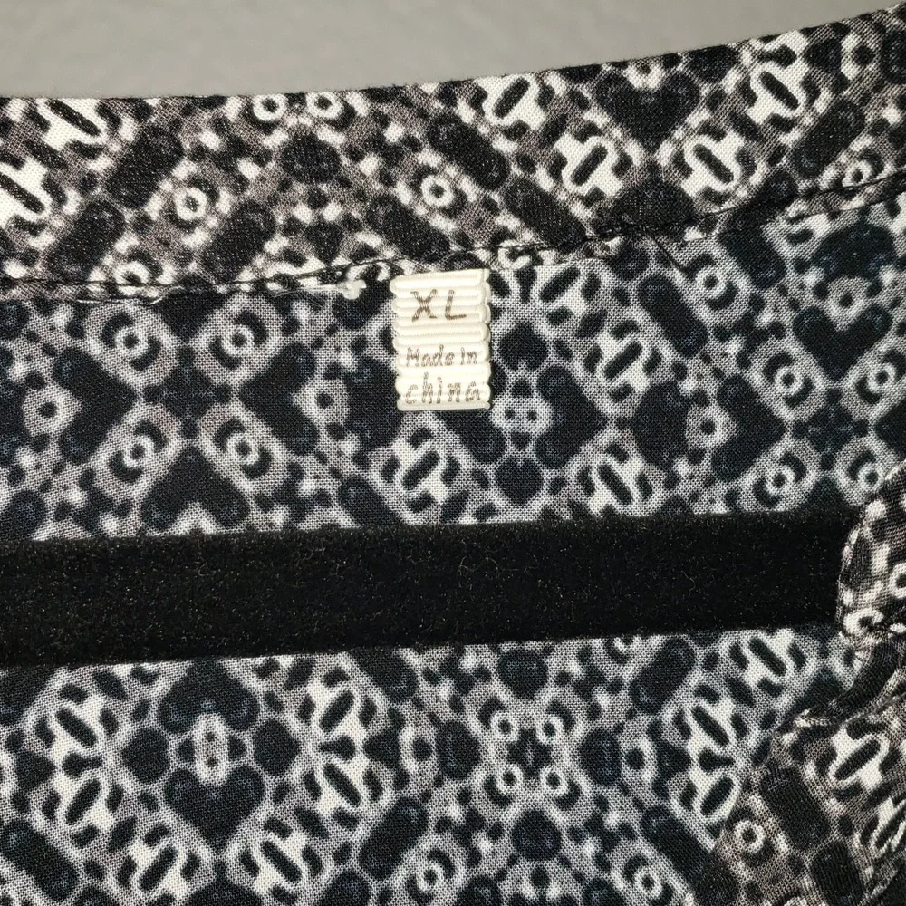 3/$12 Blouse Tunic V Neck Button Down Black Grey White XL-runs small - Picture 3 of 13